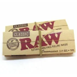 RAW Connoisseur Rolling Papers + Tips